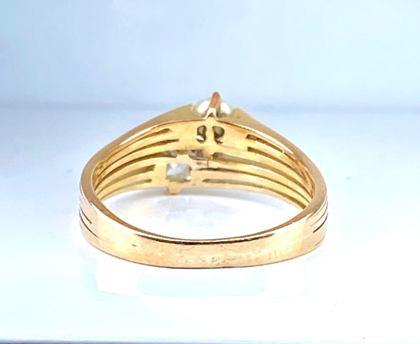 Anillo Toi & Moi en oro amarillo, diamantes y perlas hacia 1900