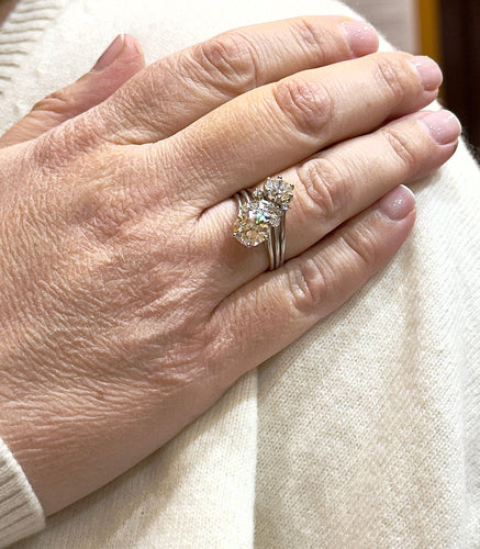 Old ring in platinum and diamonds