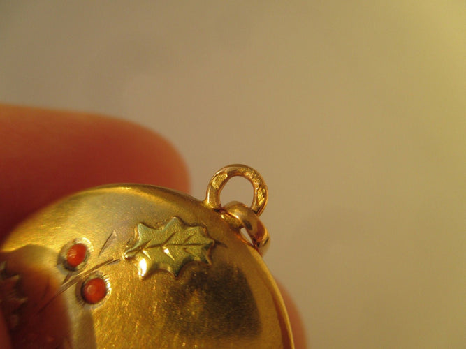 Pendentif Pendentif ancien porte-bonheur houx en or rose 18 carats 58 Facettes