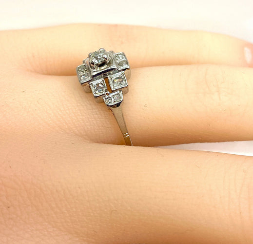 Bague 52 Bague or blanc et diamants, vers 1930 58 Facettes AB651