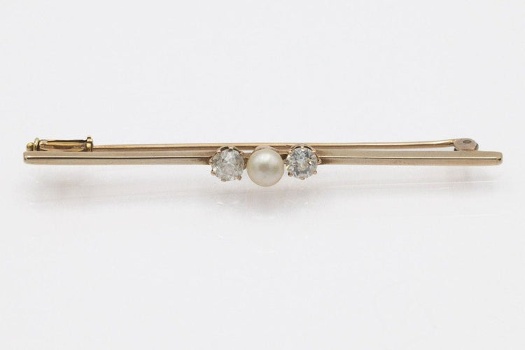 Broche Gold elongated brooch, pearl and "old" brilliant-cut diamonds 58 Facettes 11472