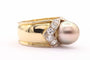 Bague 50 Bague contemporaine en or jaune sertie d'une perle et de diamants 58 Facettes 21495
