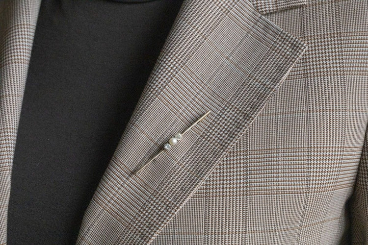 Broche Gold elongated brooch, pearl and "old" brilliant-cut diamonds 58 Facettes 11472