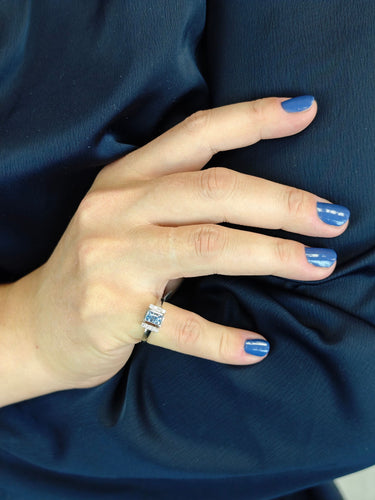 Bague Bague en or avec saphir bleu de Ceylan sans chaleur et diamants 58 Facettes AO-0011