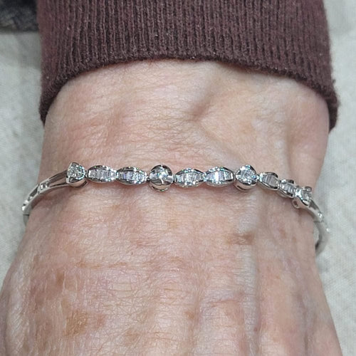 Bracelet Bracelet - Bracelet en or blanc 18k et diamants 58 Facettes P17