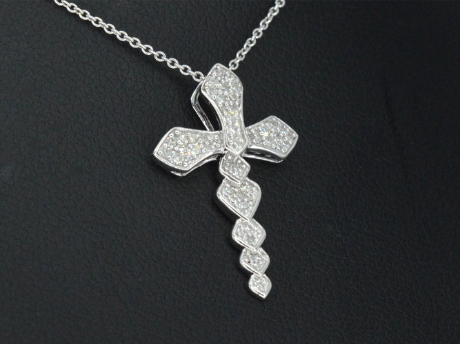 Pendentif Pendentif en or blanc avec diamants 58 Facettes 2336