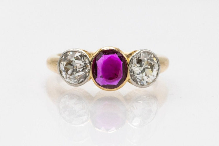 Bague 53 Bague en or jaune et platine ornée d'un rubis et de diamants taille brillant ancien (1,80 ct). 58 Facettes 11210