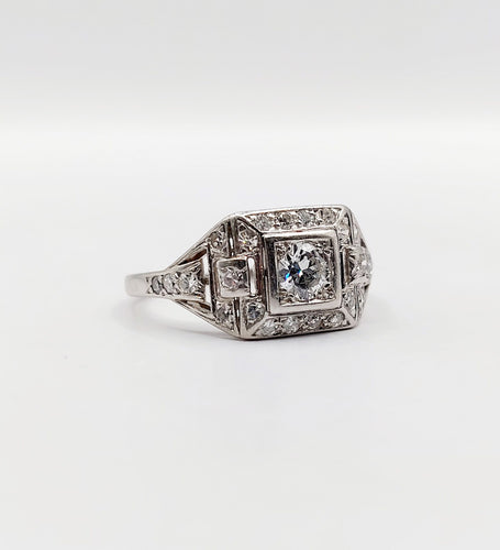 Bague 52 Bague tank art deco Platine diamant 0,25 carats entouré de diamants ronds (circa 1920) 58 Facettes A05355