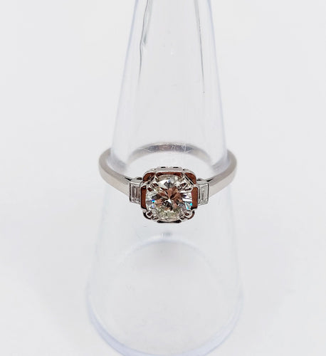 Bague 53 Bague solitaire Art déco en platine, diamant 0,80 carat et diamants baguettes 58 Facettes A06520