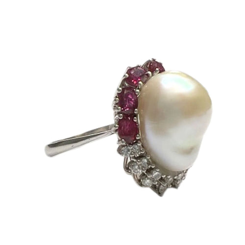 镶有红宝石钻石和珍珠的金戒指