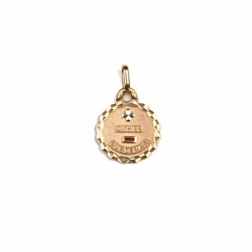 Pendentif AUGIS - Médaille d'amour - Pendentif or jaune guilloché rubis 58 Facettes