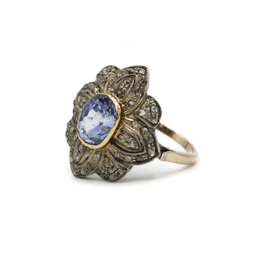 Bague 56 Bague - Or jaune argent, saphir et diamants. 58 Facettes 1055