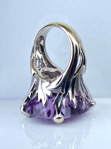 Bague 60 DIOR - Bague or blanc, grand modèle MISS DIOR, améthyste et diamants 58 Facettes AB638