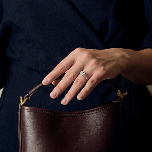 Bague 56 Bague Art Déco en or blanc et diamants 58 Facettes B250545