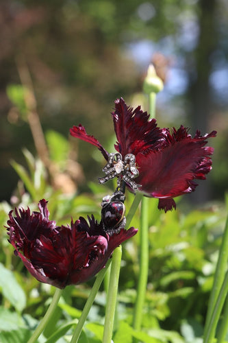Pendentif Amour symbolique : pendentif en forme de cœur en grenat victorien avec nœud incrusté de diamants 58 Facettes 16196-0110