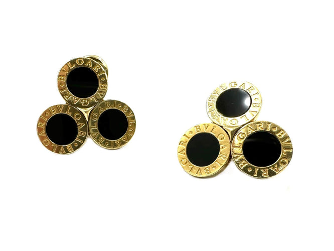 Boucles d'oreilles BVLGARI. Collection "BVLGARI-BVLGARI", boucles d'oreilles or jaune 18K et onyx 58 Facettes