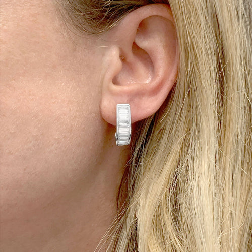 Boucles d'oreilles Boucles d'oreilles en or blanc et diamants baguette. 58 Facettes 34746