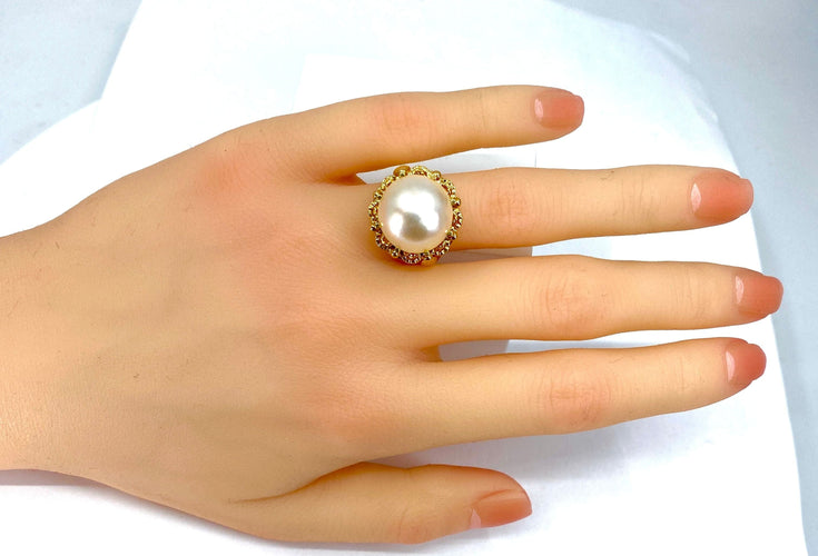 Bague 52 Bague et boucles d’oreilles en or jaune 18 carats et perles mabé. 58 Facettes AB309