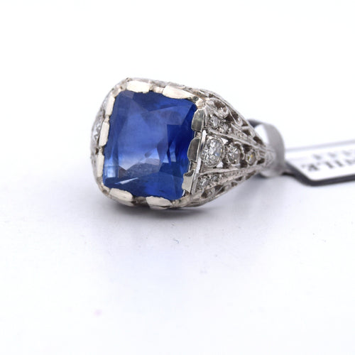 Bague 55 Bague ancienne en platine ornée de saphirs et de diamants 58 Facettes