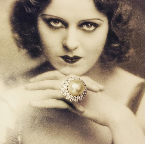 Bague Bague en or blanc, perle de culture à noyau eau de mer et diamants 58 Facettes 154329