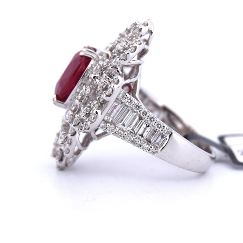 Bague 54 Bague en or blanc, rubis, diamants et baguettes 58 Facettes