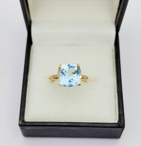 Bague 50 Bague en or avec topaze bleu clair 58 Facettes