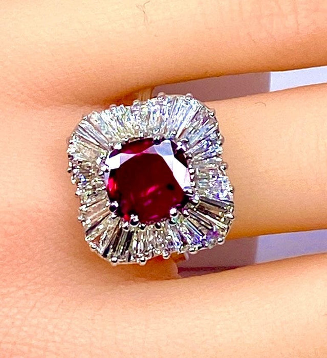 Bague 54 Bague or blanc, magnifique rubis 2,24 carats non chauffé et diamants 58 Facettes AB417