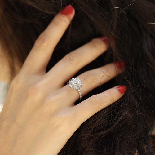 Bague 50 Solitaire Or Gris 18K – Diamant Central 0,82 ct E-VVS2 & Halo 0,50 ct – Certificat HRD 58 Facettes FB10625