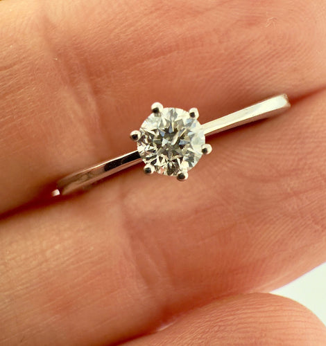 Bague 54.5 Solitaire 6 griffes en or et diamant 58 Facettes