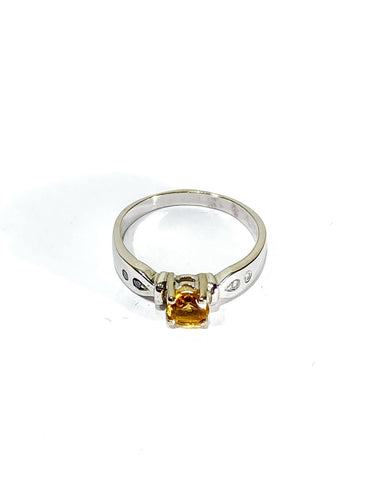 Bague 57 Bague en Or Blanc, Diamants et Citrine 58 Facettes