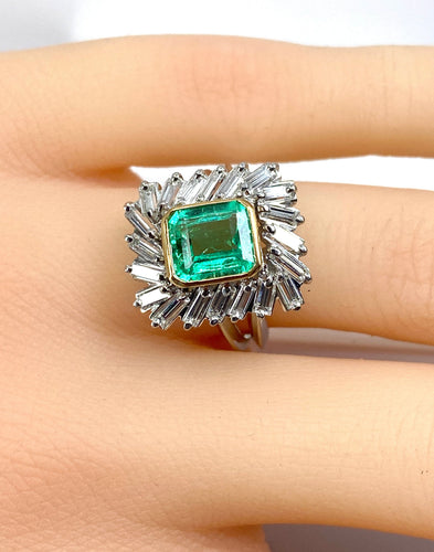 Bague 51 Bague en or jaune et platine, émeraude et diamants baguettes 58 Facettes AB619