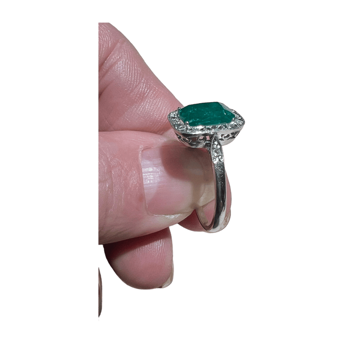 Ring Art Deco Emerald 1.60 ct diamonds