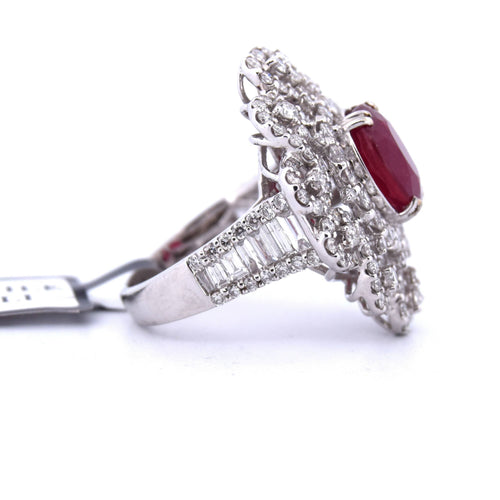 Bague 54 Bague en or blanc avec rubis, diamants et baguettes 58 Facettes