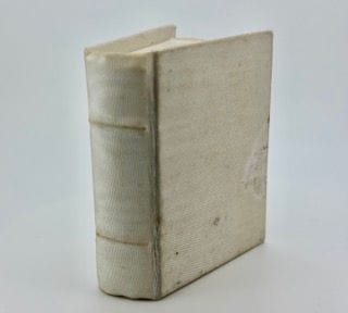 Pendentif AUGIS - Médaille d'amour en or jaune, diamants, saphirs 58 Facettes