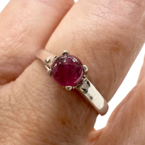 Bague 52.5 Bague d'époque contemporaine en or blanc avec rubis 58 Facettes Q332B