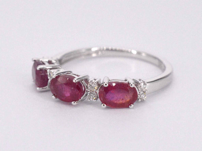 Bague Bague en or blanc avec diamants et rubis 58 Facettes 2124