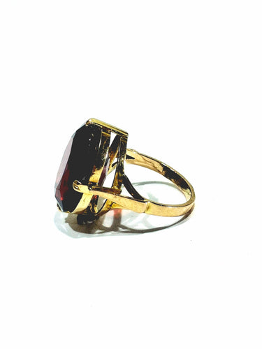18-carat champagne gold ring and garnet 