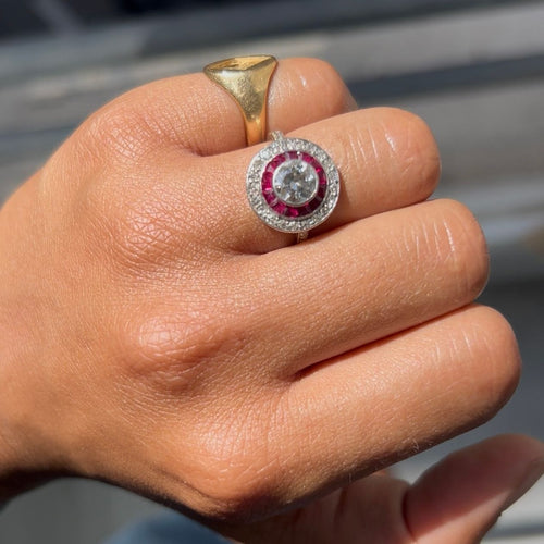 Bague 51 Bague Cible Art déco en platine, diamants et rubis 58 Facettes