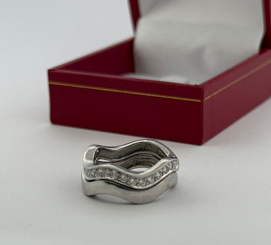 Bague 48 Duo d’alliances Cartier vintage or blanc et diamants 58 Facettes