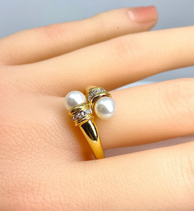 Yellow gold ring, 2 pearls and 6 diamonds