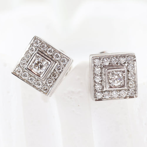 Boucles d'oreilles Boucles d'oreilles carrées à double halo en or blanc 18 carats et diamants 58 Facettes 135023E