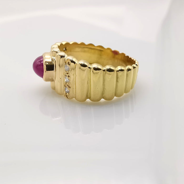 Bague 54 Bague or jaune rubis et diamants 58 Facettes