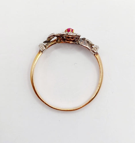 Bague 55 Bague marguerite antique or rose, rubis et diamants (c.1890) 58 Facettes A05453