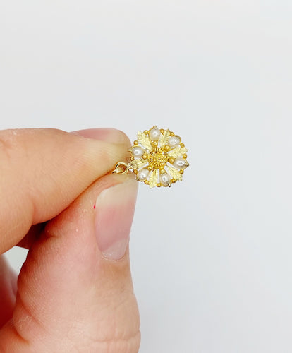 Pendentif Pendentif fleur antique en or 18k et perles (circa 1900) 58 Facettes A06540