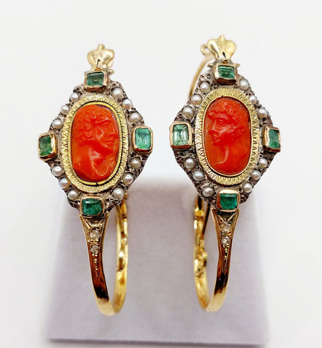 Boucles d'oreilles Dormeuses XXL poissardes victoriennes or jaune, camée corail, émeraudes (circa 1850 58 Facettes A06366