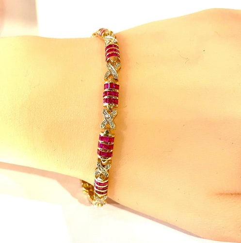 Bracelet Bracelet en or jaune, rubis calibrés et diamants 58 Facettes AB620