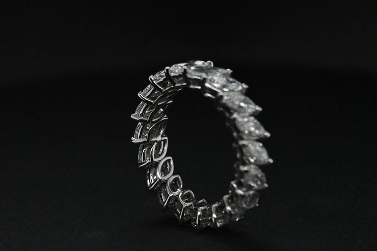 Bague 54 Bague De Fiançailles En Or Blanc Ornée De Diamants 58 Facettes