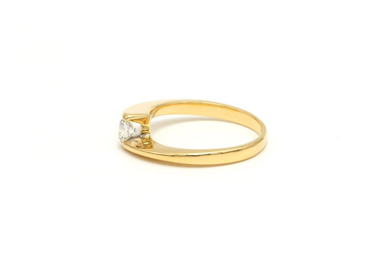 Bague 52 Bague contemporaine en or jaune sertie d'un diamant 58 Facettes 22350
