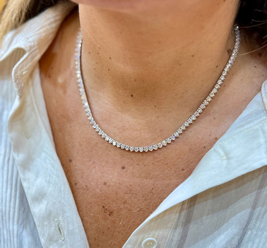 Collier Collier rivière de diamants naturels serti 3 griffes 58 Facettes