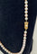 Collier MIKIMOTO Collier 71 perles de culture blanche AKOYA fermoir or jaune 18k 52 cm 58 Facettes